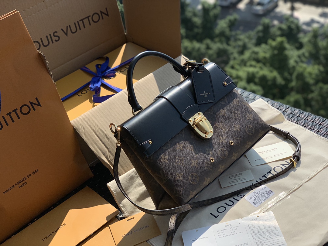 🌼 m43125尺寸25×19×10CML&V爆款onehandle邮差包！具体多百搭大家直接看图吧！这