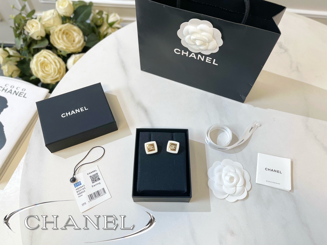 新款☑️CHANEL香奈儿双c方形耳钉耳环