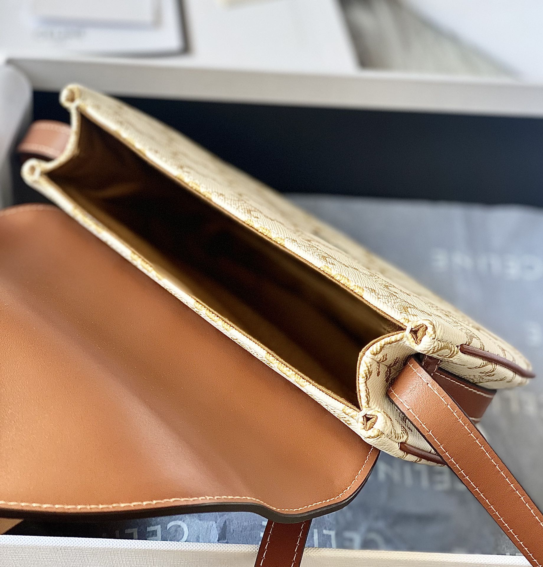 CELINE TRIOMPHE CANVAS 马鞍邮差包 199106白花