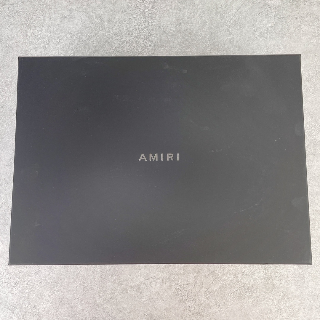 图片[9]-＃LJ渠道版福利 AMIRI Skel Top Hi Sneakers 洛杉矶街头之王 高奢·埃米尔 骨骼高帮板鞋 黑白 区分市面所有在售版本 正确鞋舌外翻细节 正确骨头形状 正确双层加厚皮料 市面唯一正确批次 全套配件及包装物 鞋面采用手工切割和边缘涂漆的皮革和骨头贴花 并具有真皮鞋面和模压EVA鞋垫 高密度的电脑车线工艺 尺码：40 41 42 43 44 45-选品中心