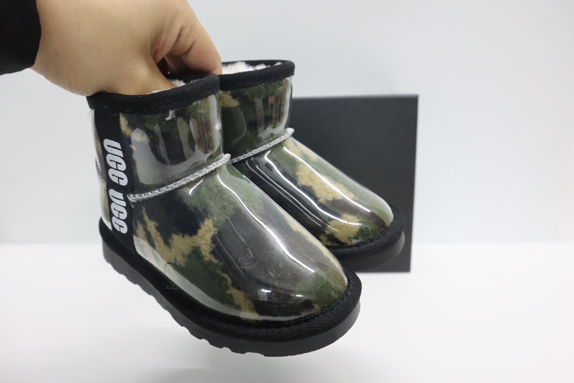 U家新款果冻透明系列儿童亲子雪地靴 尺码：26-37码 进口莱卡面透明材质，防水效果佳👍🏻 内里羊羔毛🐑，保暖又舒适☁️ 橡胶防滑大底，可肆意玩雪啦❄️ 5⃣️个经典配色，时髦又洋气🆒-选品中心