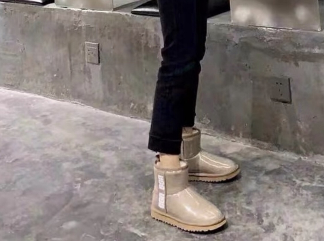 图片[9]-U家新款果冻透明系列儿童亲子雪地靴 尺码：26-37码 进口莱卡面透明材质，防水效果佳👍🏻 内里羊羔毛🐑，保暖又舒适☁️ 橡胶防滑大底，可肆意玩雪啦❄️ 5⃣️个经典配色，时髦又洋气🆒-选品中心