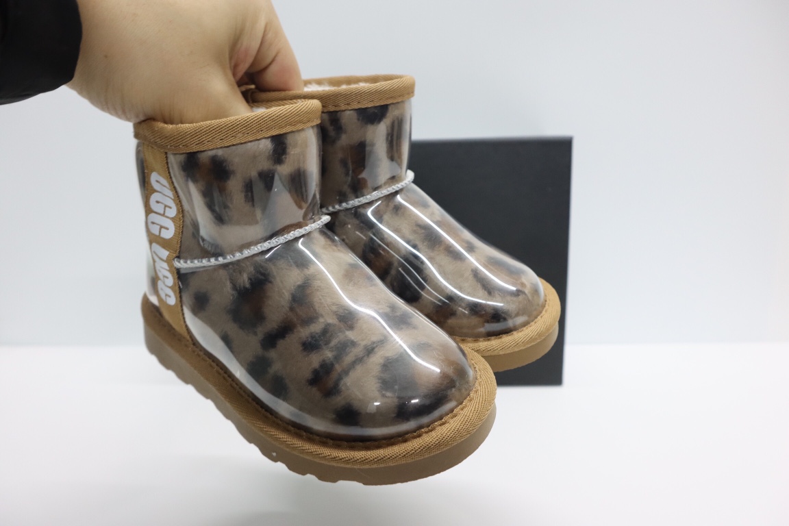 图片[3]-U家新款果冻透明系列儿童亲子雪地靴 尺码：26-37码 进口莱卡面透明材质，防水效果佳👍🏻 内里羊羔毛🐑，保暖又舒适☁️ 橡胶防滑大底，可肆意玩雪啦❄️ 5⃣️个经典配色，时髦又洋气🆒-选品中心