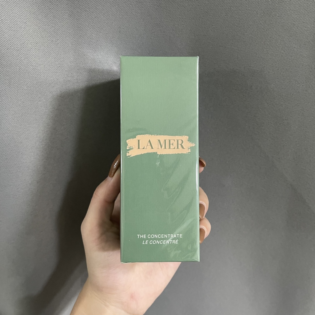 20 精版！ 海蓝之谜浓缩精华50ml🔜Lamer海蓝之谜浓缩修护精华露精华50ml新版，最难买的精华，实力派明星选手‼️修护功能非常强大，消炎、痘痘肌、痘坑痘印、红血丝，全都能修复👏一款修复和急救型的精华！连疤痕都能淡化修复，其余问…