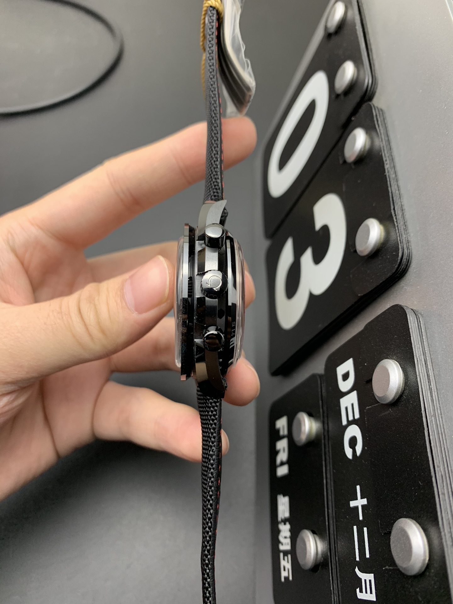 Omega OM 陶瓷超霸