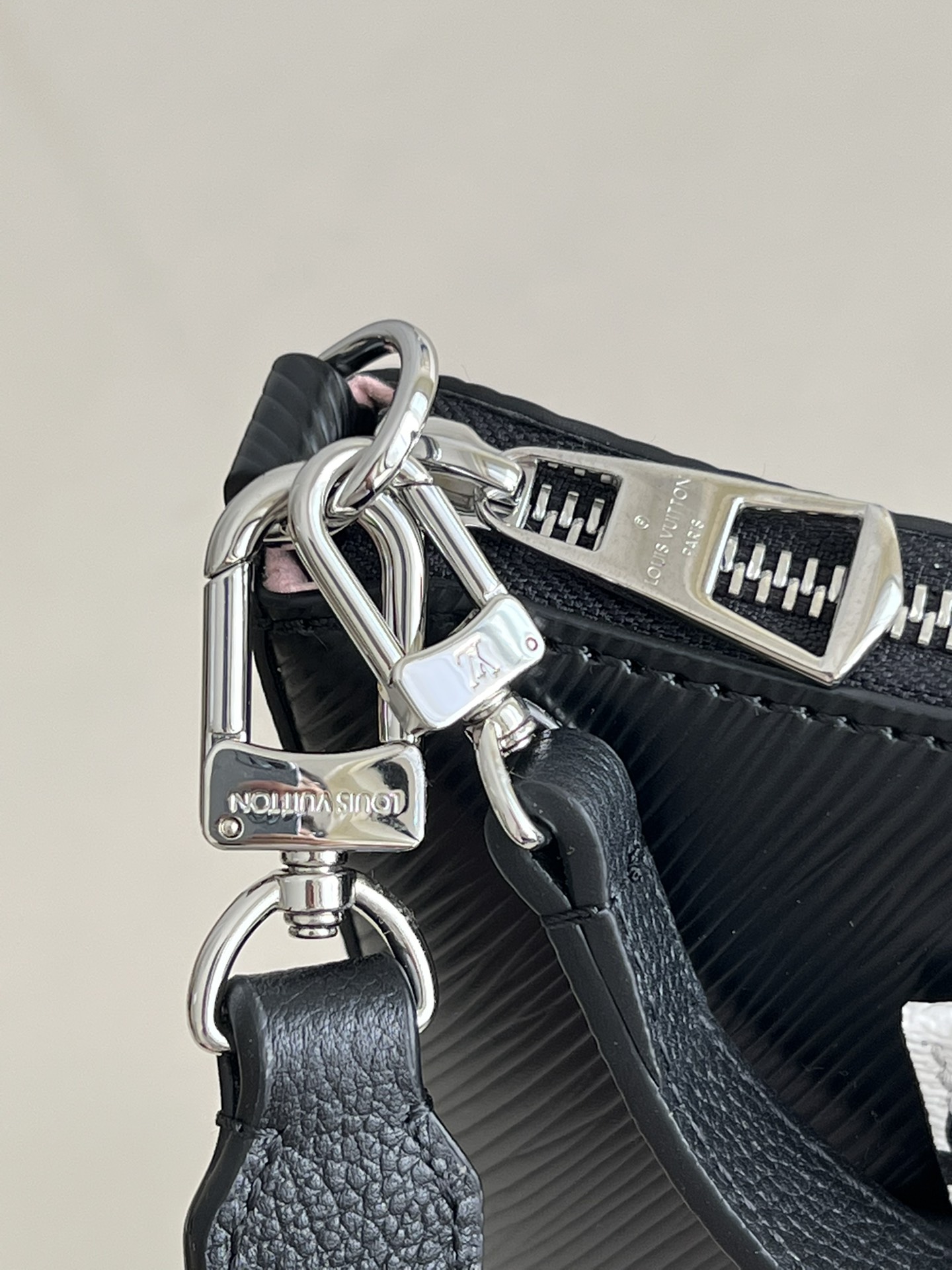 Louis Vuitton LV Marelle handbag M80689黑色