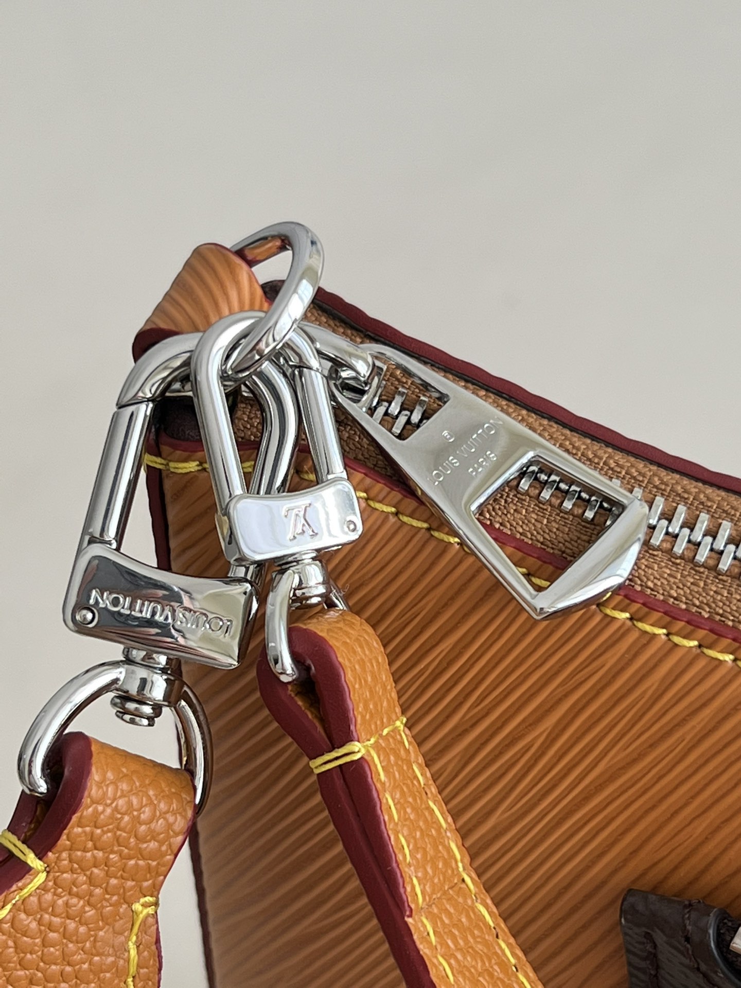 Louis Vuitton LV Marelle handbag M80794焦糖色