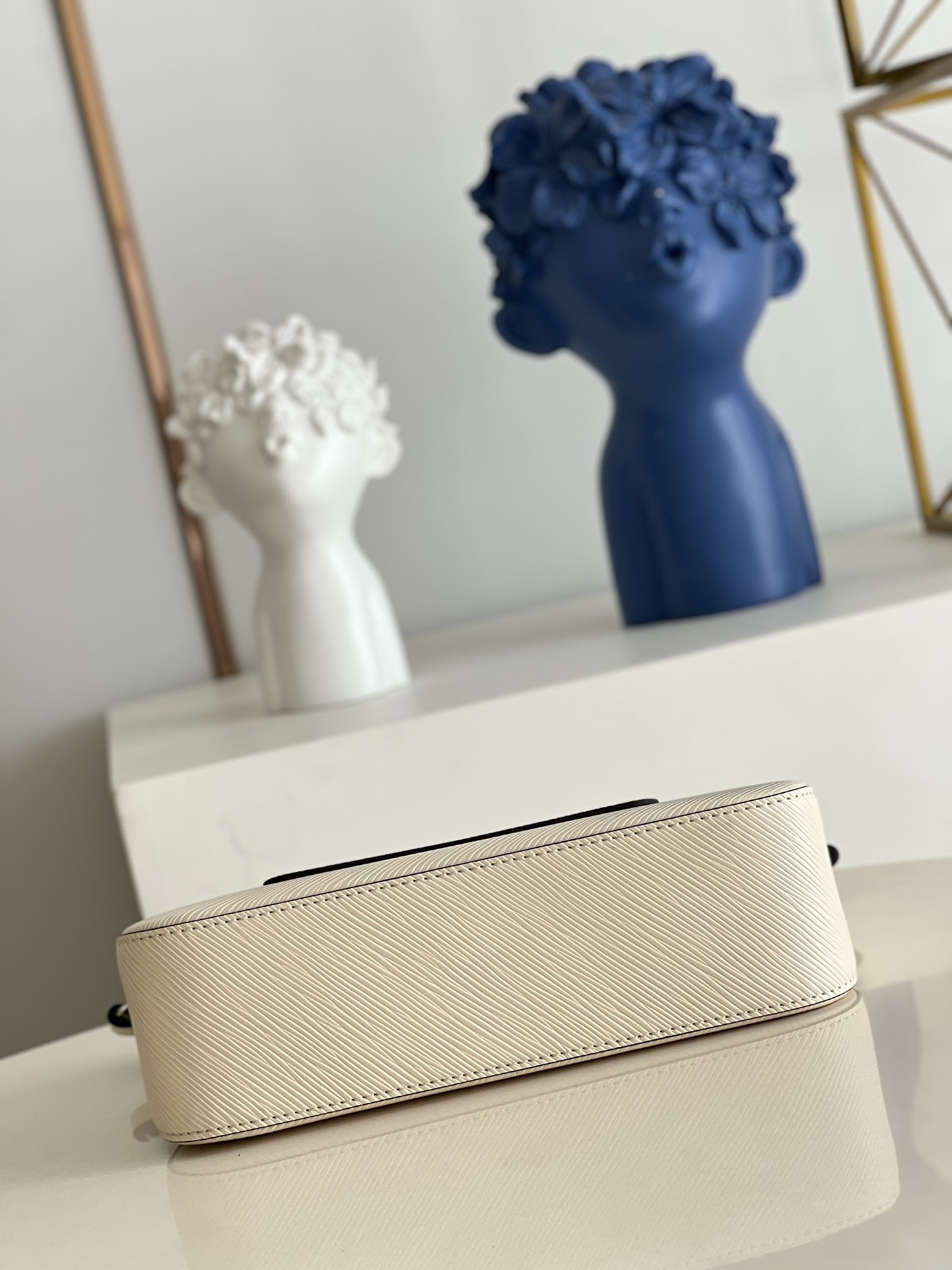 Louis Vuitton LV Marelle handbag M80688米白