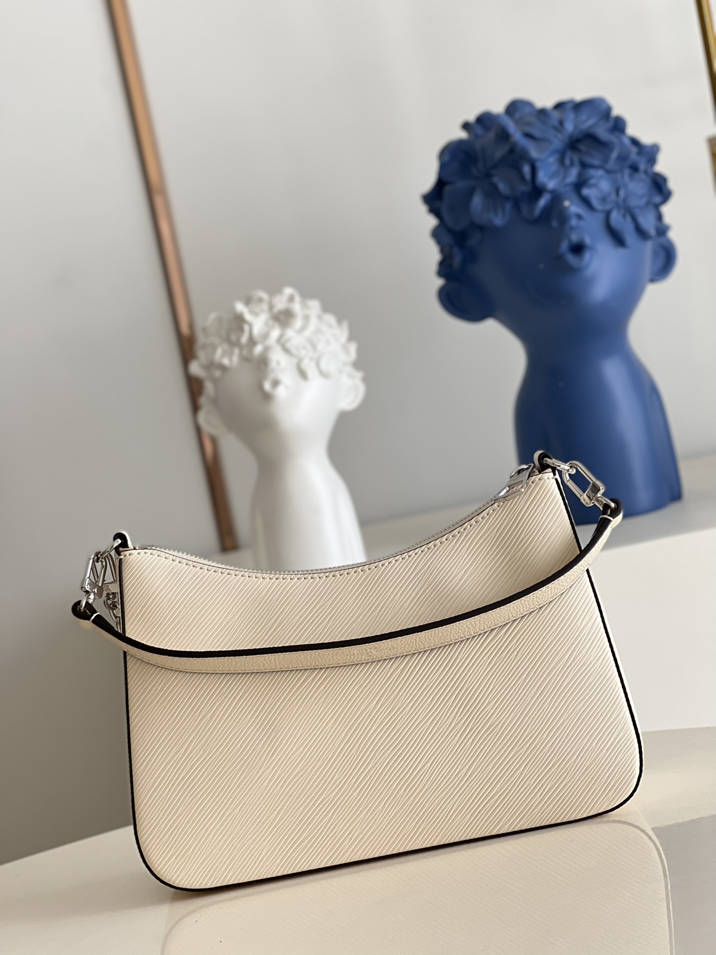 Louis Vuitton LV Marelle handbag M80688米白