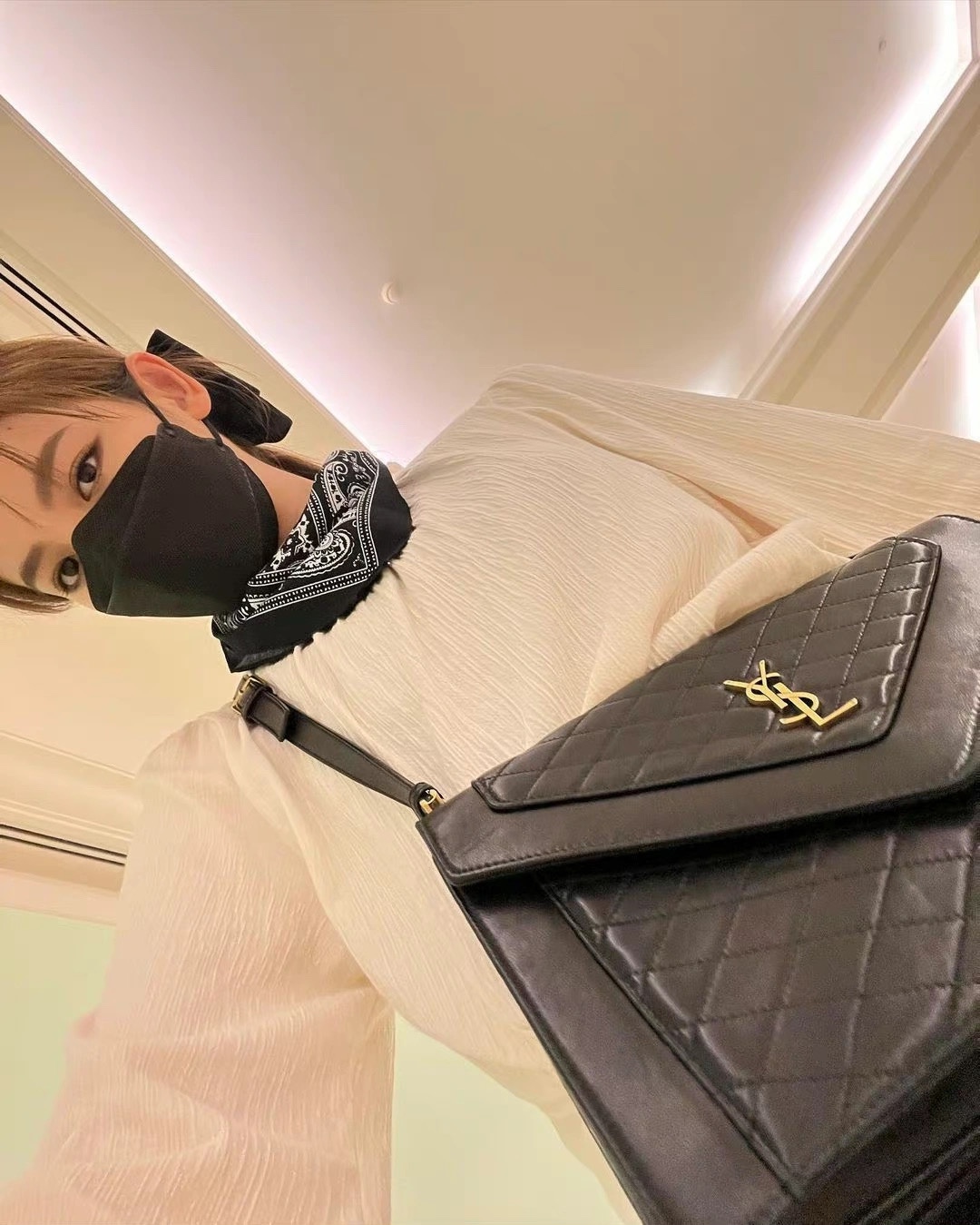 Saint laurent Ysl Gaby绗缝纹路信封斜挎包 668863黑色