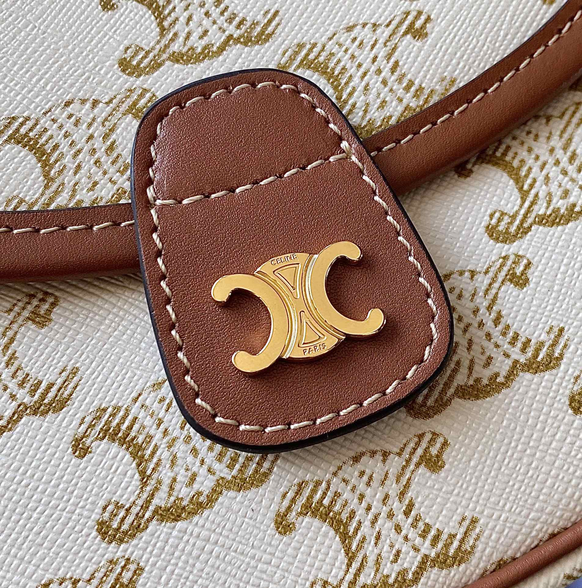 CELINE赛琳TRIOMPHE BESACE 迷你马鞍包196702