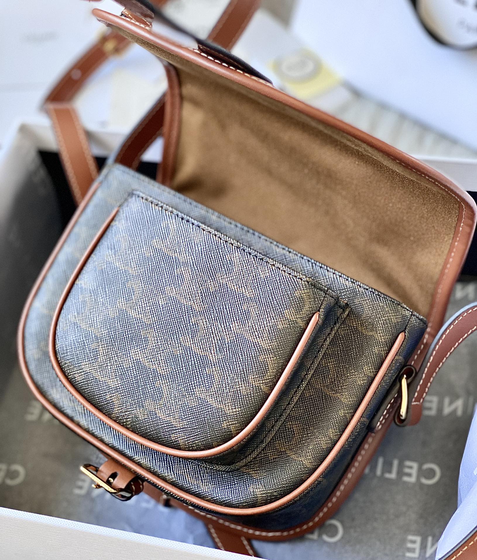 CELINE 2021早春新款马鞍包 191502老花