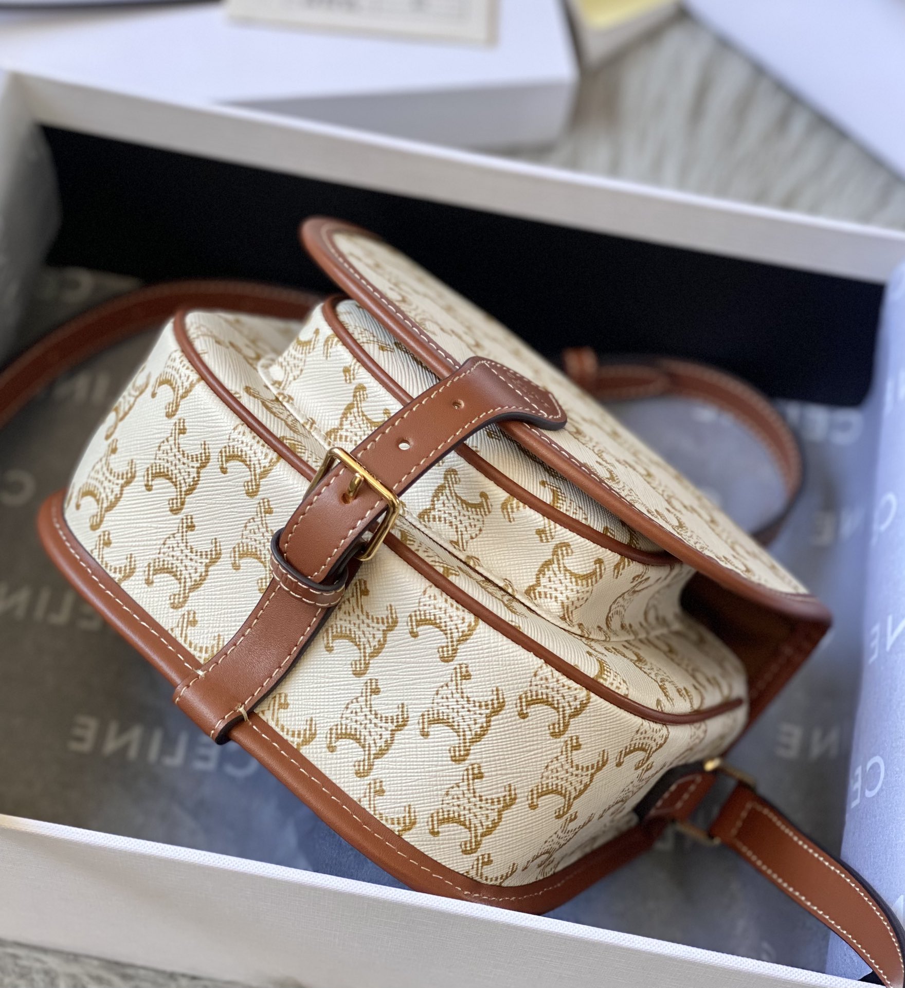 CELINE 2021早春新款马鞍包 191502白花