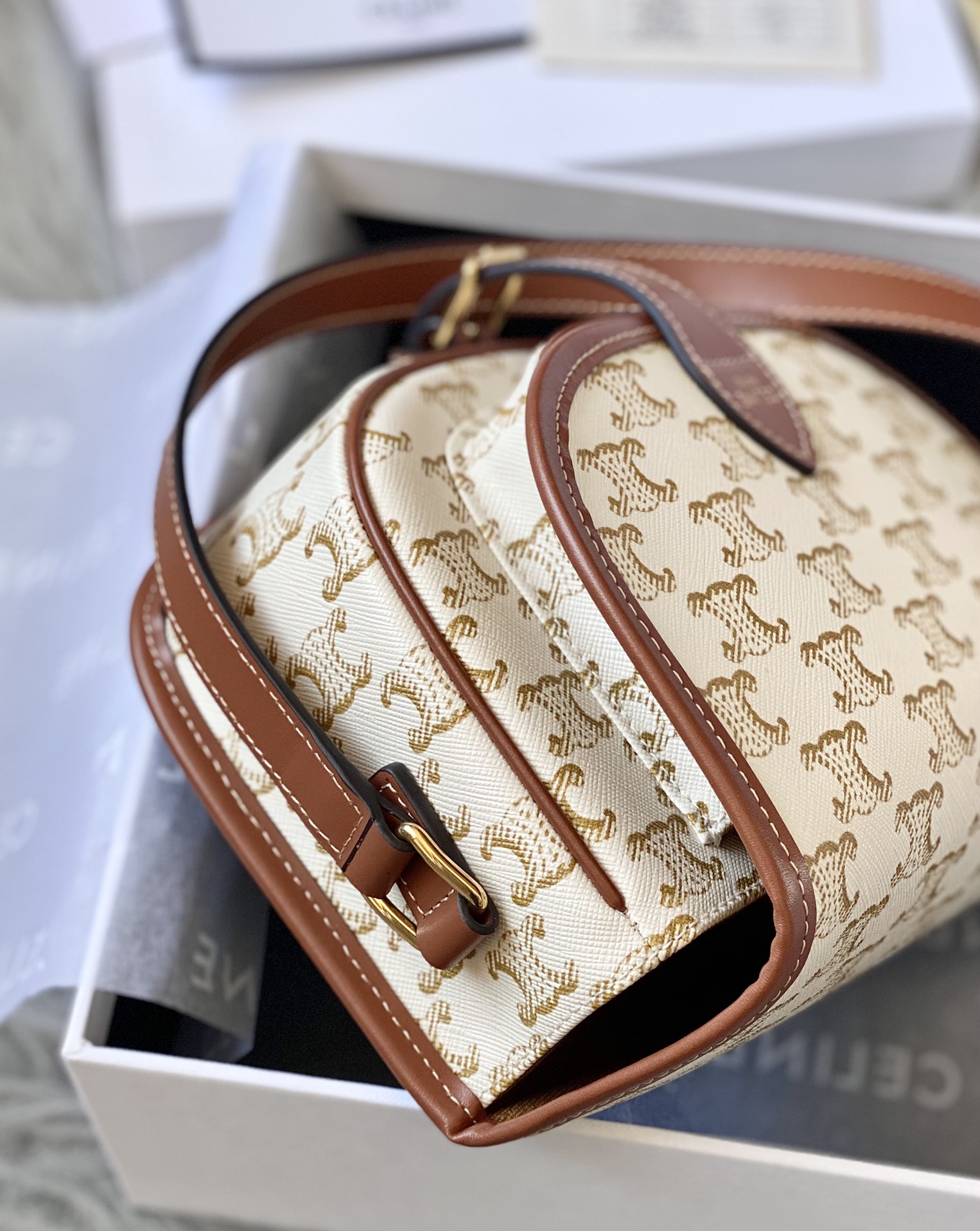 CELINE 2021早春新款马鞍包 191502白花