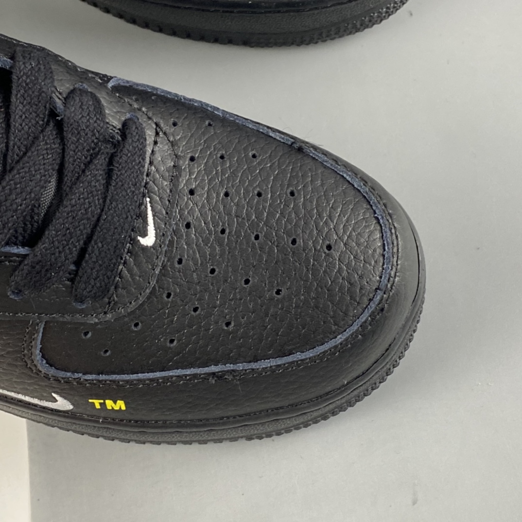 P130  NIKE Air Force 1 Low 黑白简版OW字母 AJ7747-001