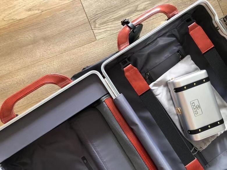 Luxury Gucci Aluminium Suitcase with Innovative Features and Security Enhancements - 图片 7