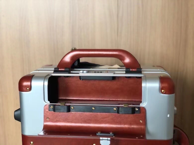 Luxury Gucci Aluminium Suitcase with Innovative Features and Security Enhancements - 图片 5