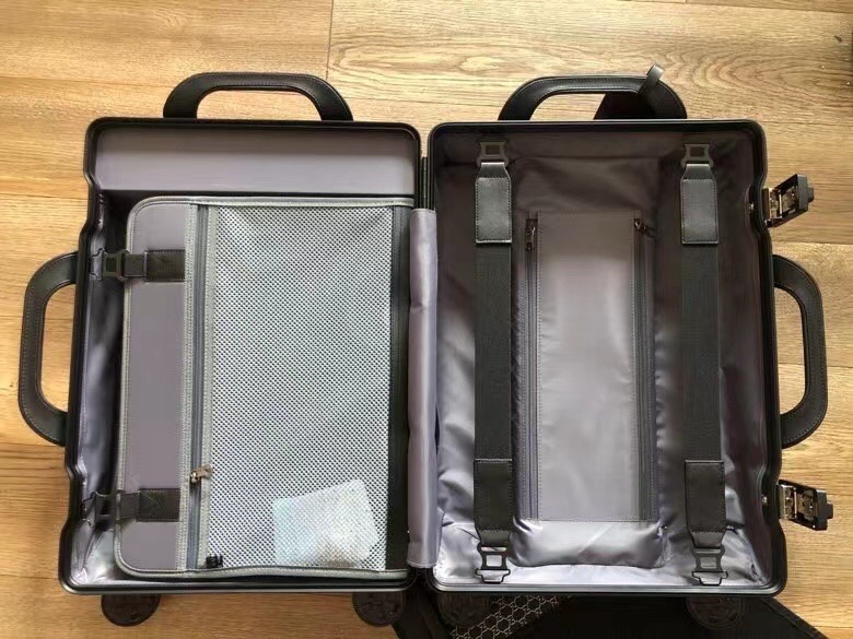 Luxury Gucci Aluminium Suitcase with Secure Locks and Outer Pockets - 图片 6