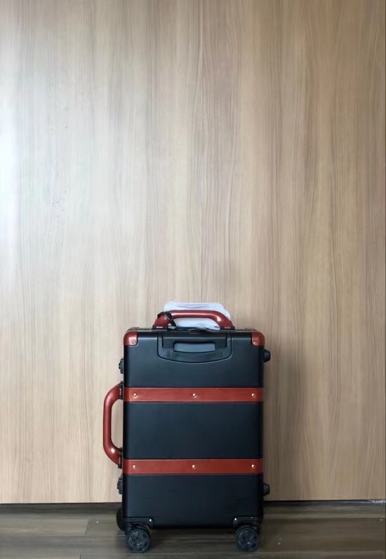 Luxury Gucci Aluminium Suitcase with Secure Lockers and Copper Details - 图片 9