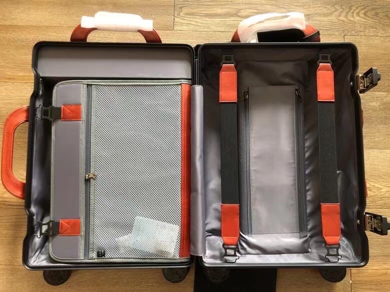 Luxury Gucci Aluminium Suitcase with Secure Lockers and Copper Details - 图片 6