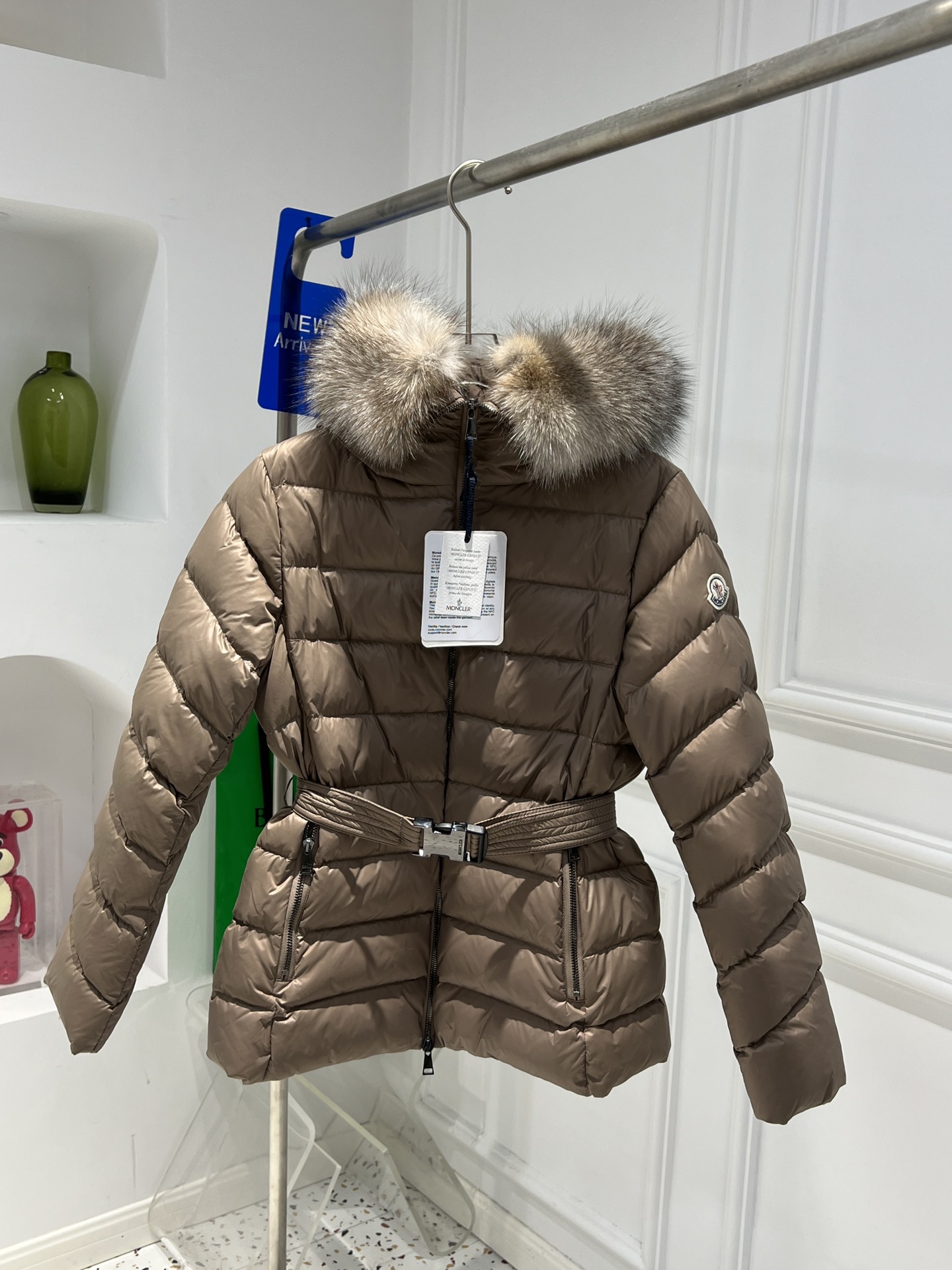 High-end Moncler winter fox fur belt-down jacket in black, gray, gold-brown. Sizes 1-4.-Big cat