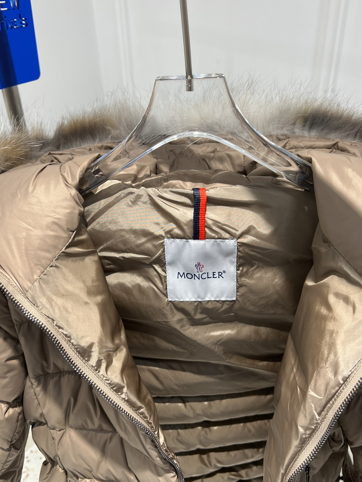 High-end Moncler winter fox fur belt-down jacket in black, gray, gold-brown. Sizes 1-4.-Big cat