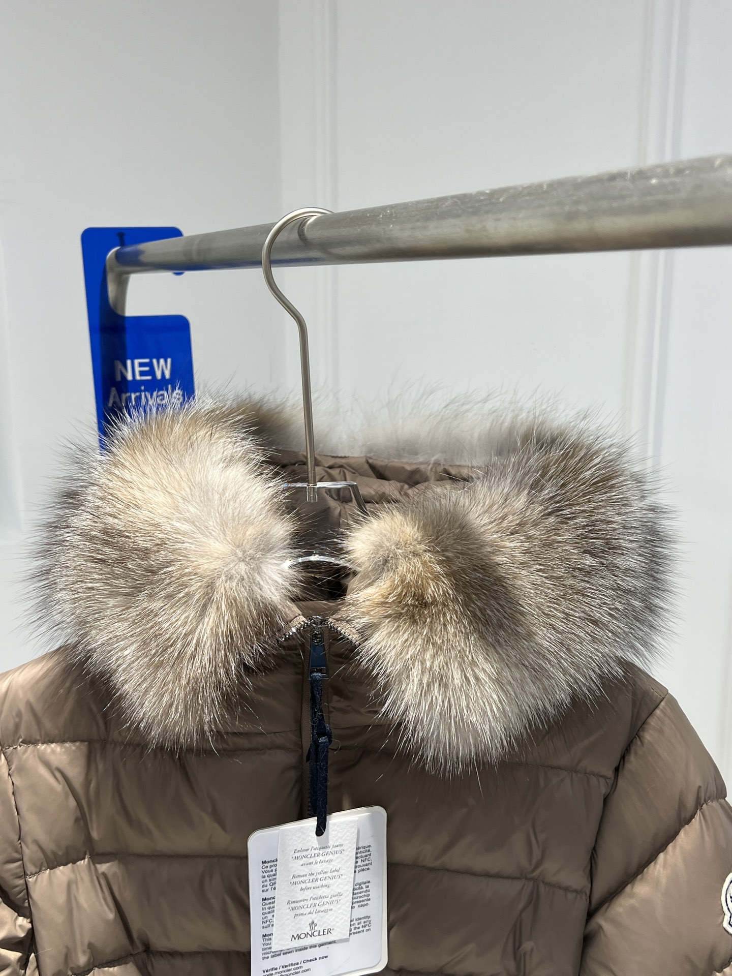 High-end Moncler winter fox fur belt-down jacket in black, gray, gold-brown. Sizes 1-4.-Big cat