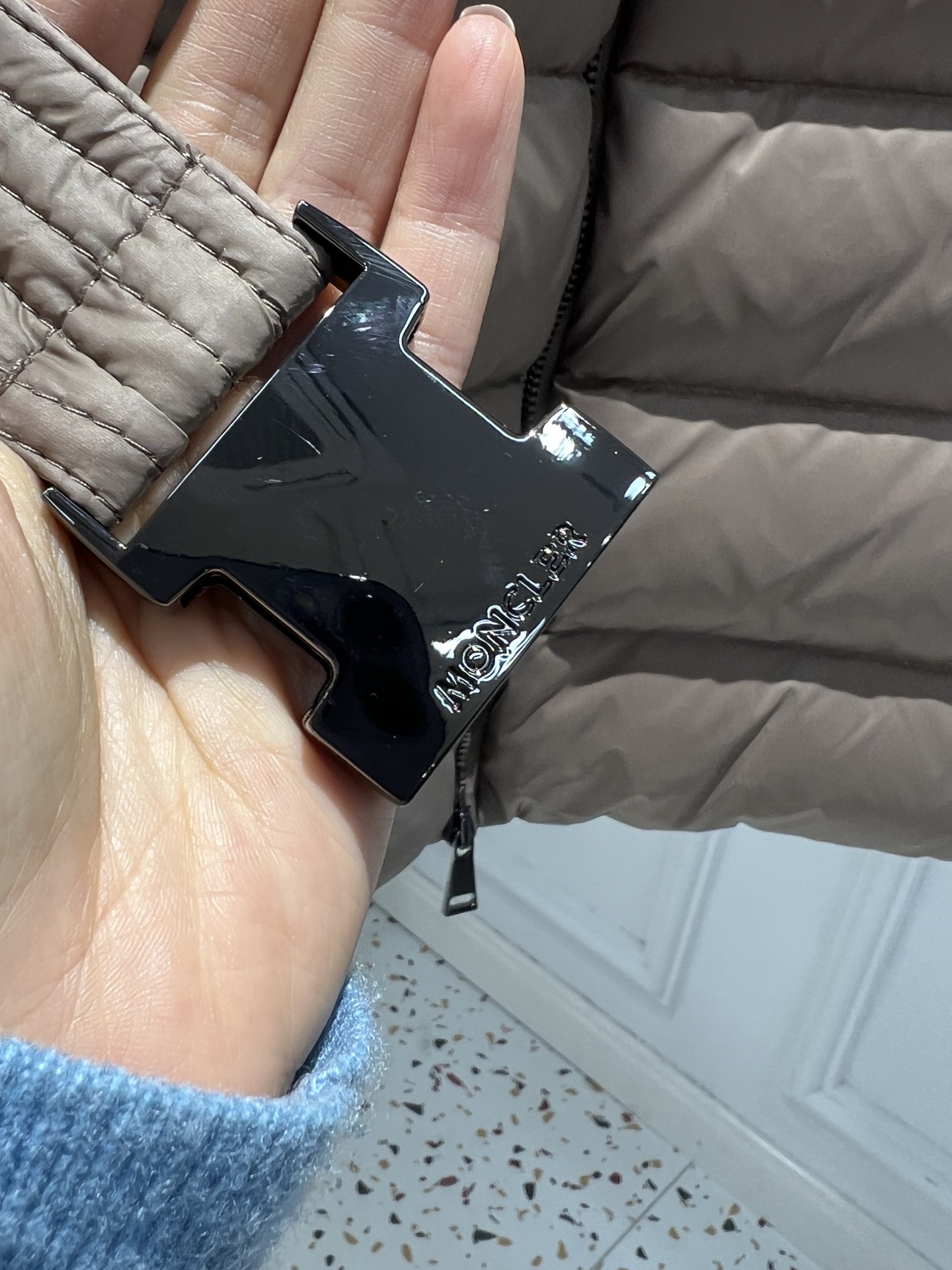 High-end Moncler winter fox fur belt-down jacket in black, gray, gold-brown. Sizes 1-4.-Big cat