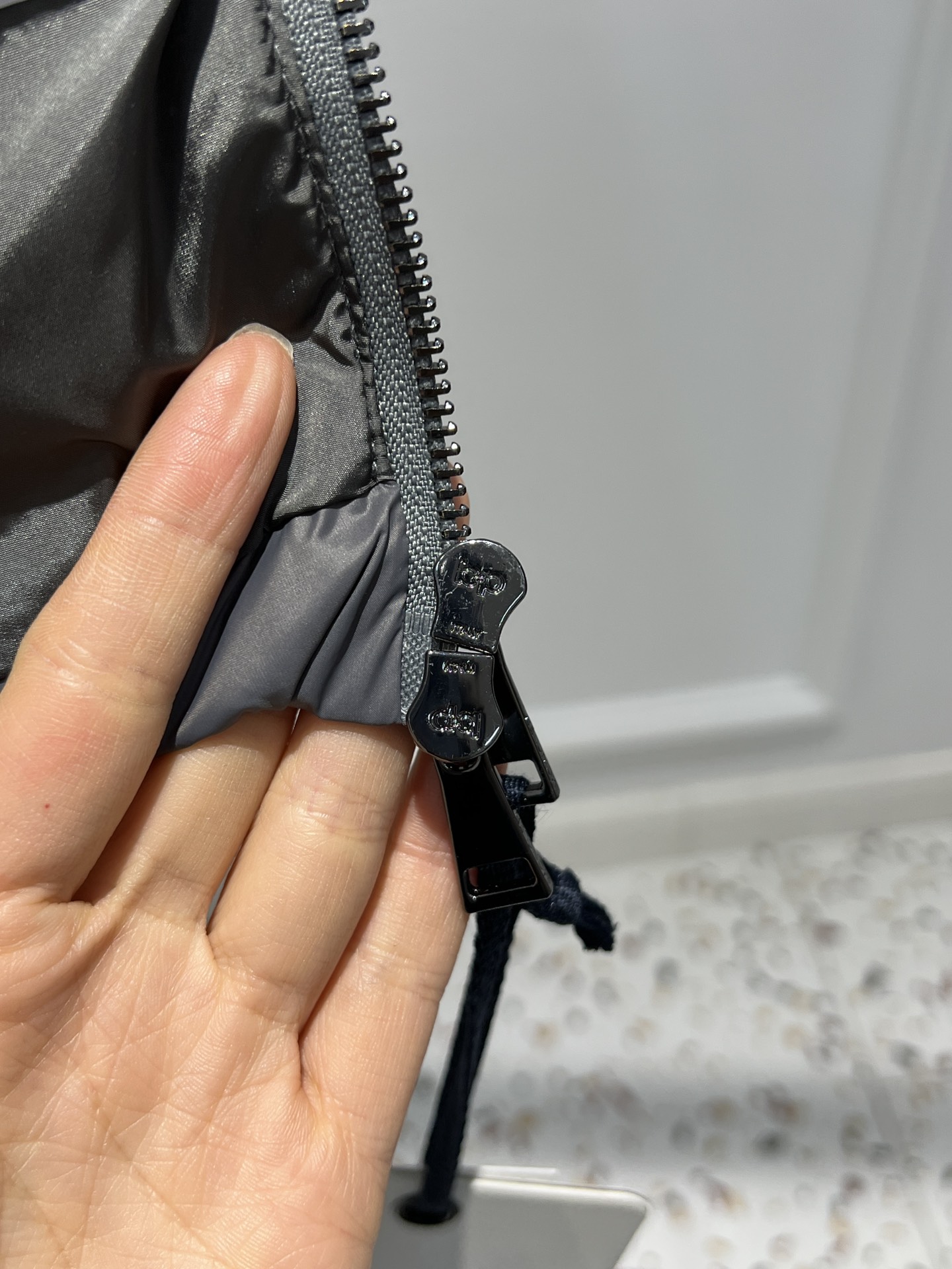 High-end Moncler autumn-winter fox fur belt down jacket. Colors: Black, Gray, Golden Brown. Sizes: 1-4.-Big cat