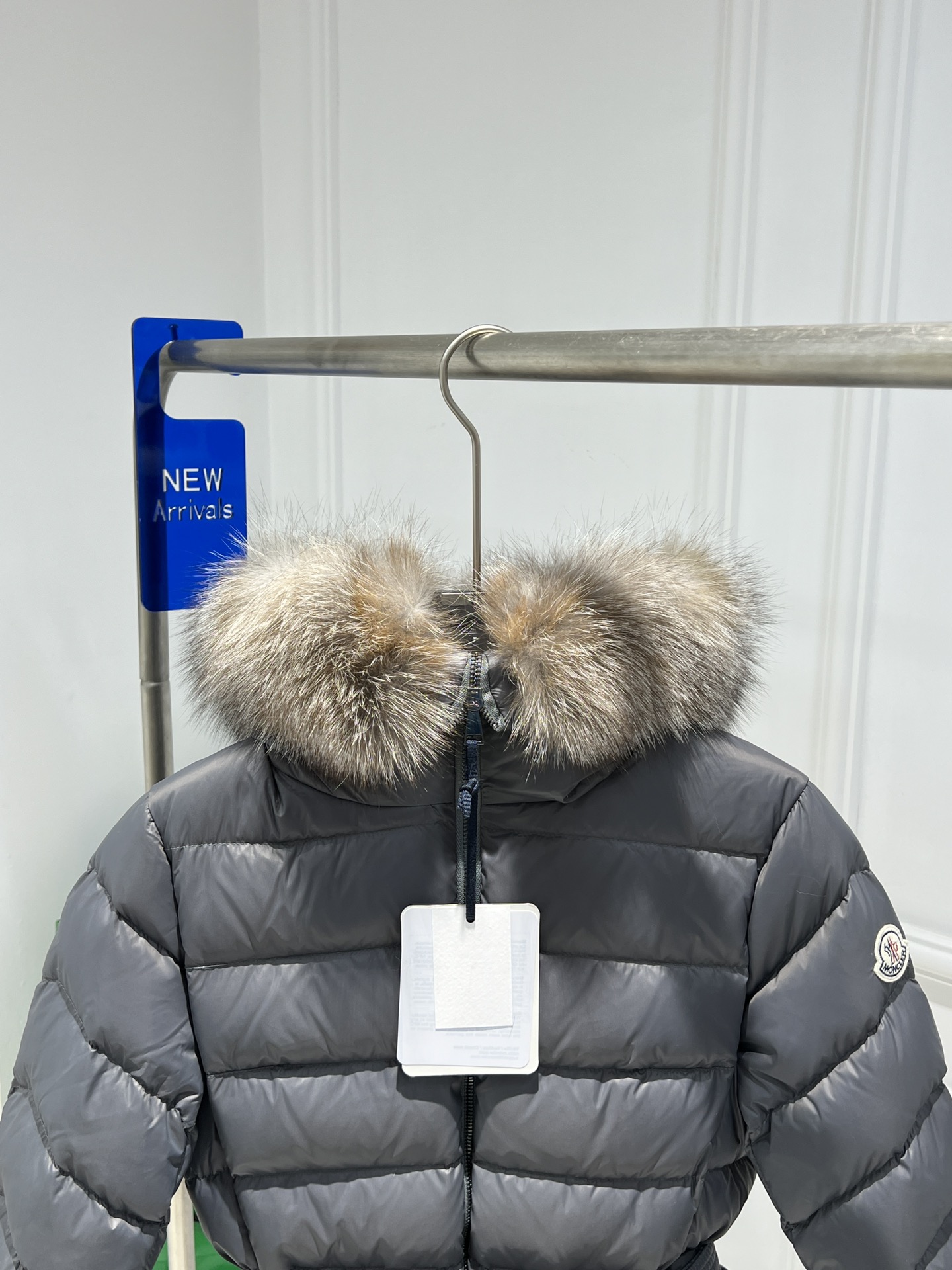 High-end Moncler autumn-winter fox fur belt down jacket. Colors: Black, Gray, Golden Brown. Sizes: 1-4.-Big cat
