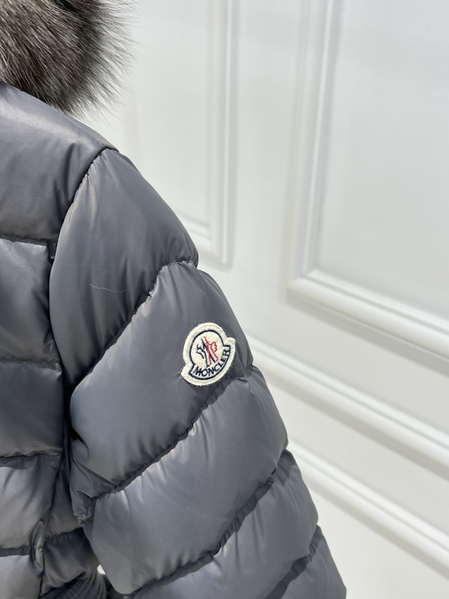 High-end Moncler autumn-winter fox fur belt down jacket. Colors: Black, Gray, Golden Brown. Sizes: 1-4.-Big cat