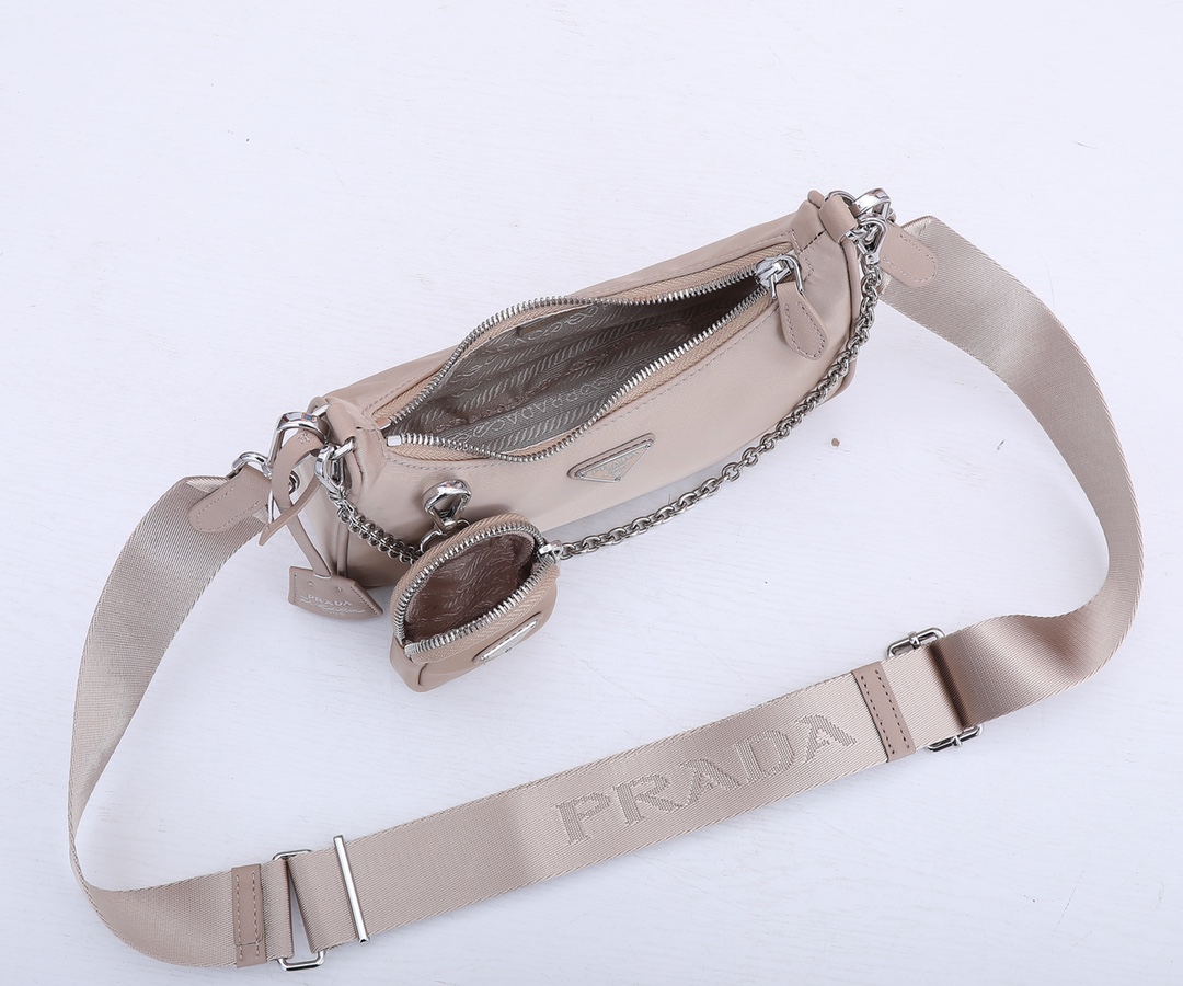 Valentino 新款nylon Hobo手拎/腋下包