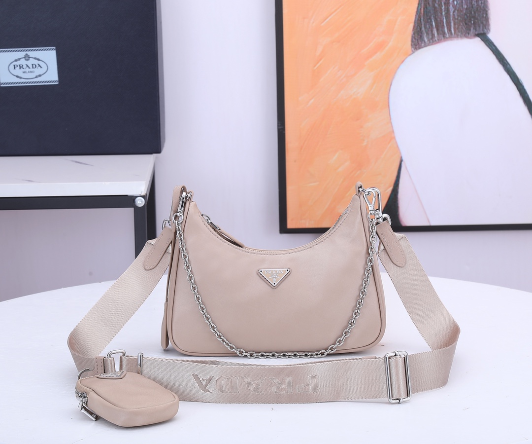 Valentino 新款nylon Hobo手拎/腋下包