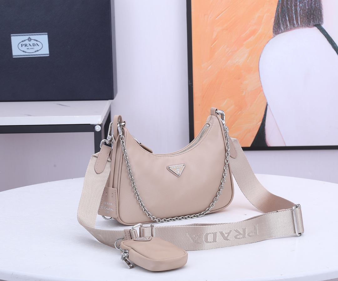 Valentino 新款nylon Hobo手拎/腋下包
