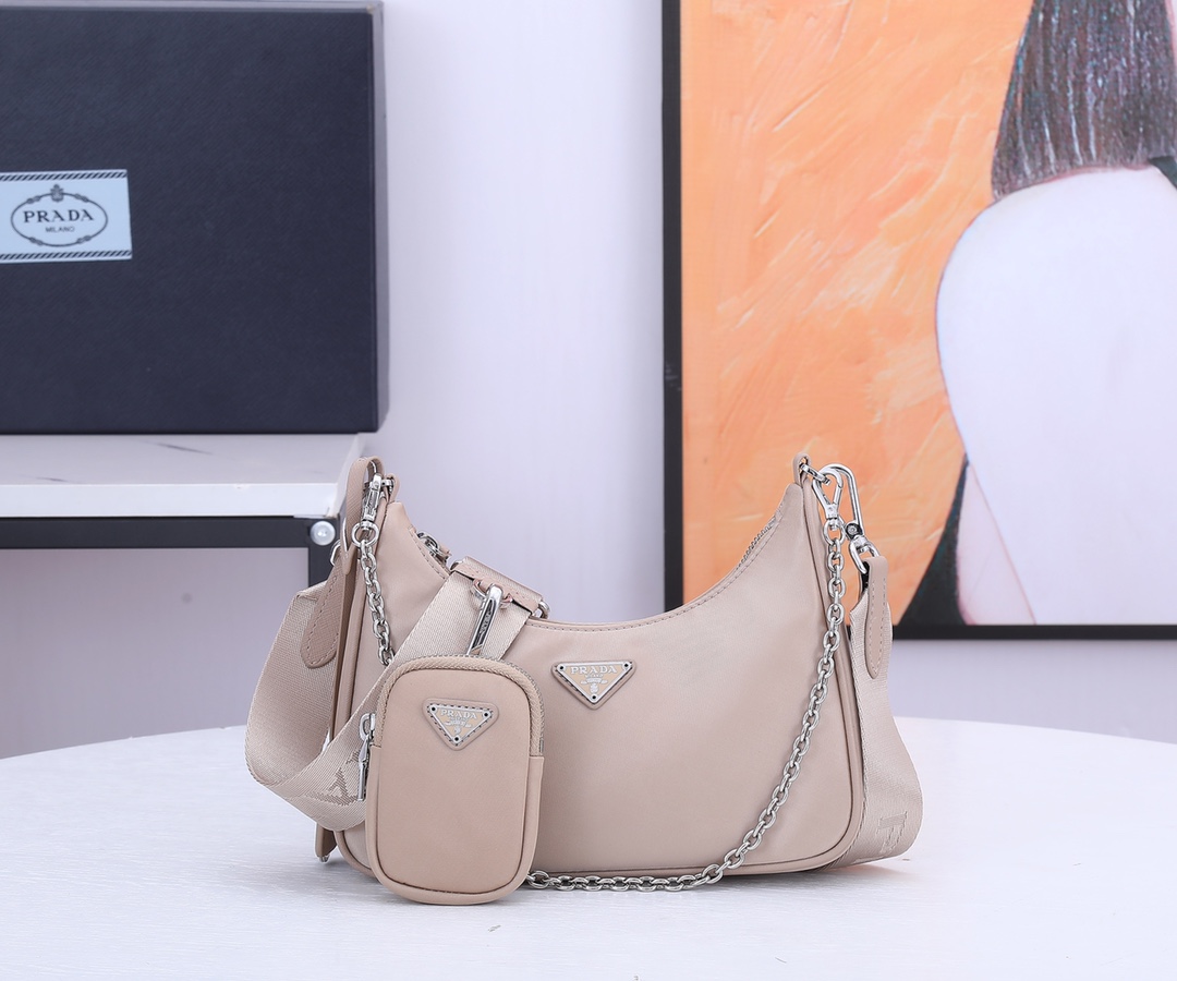 Valentino 新款nylon Hobo手拎/腋下包
