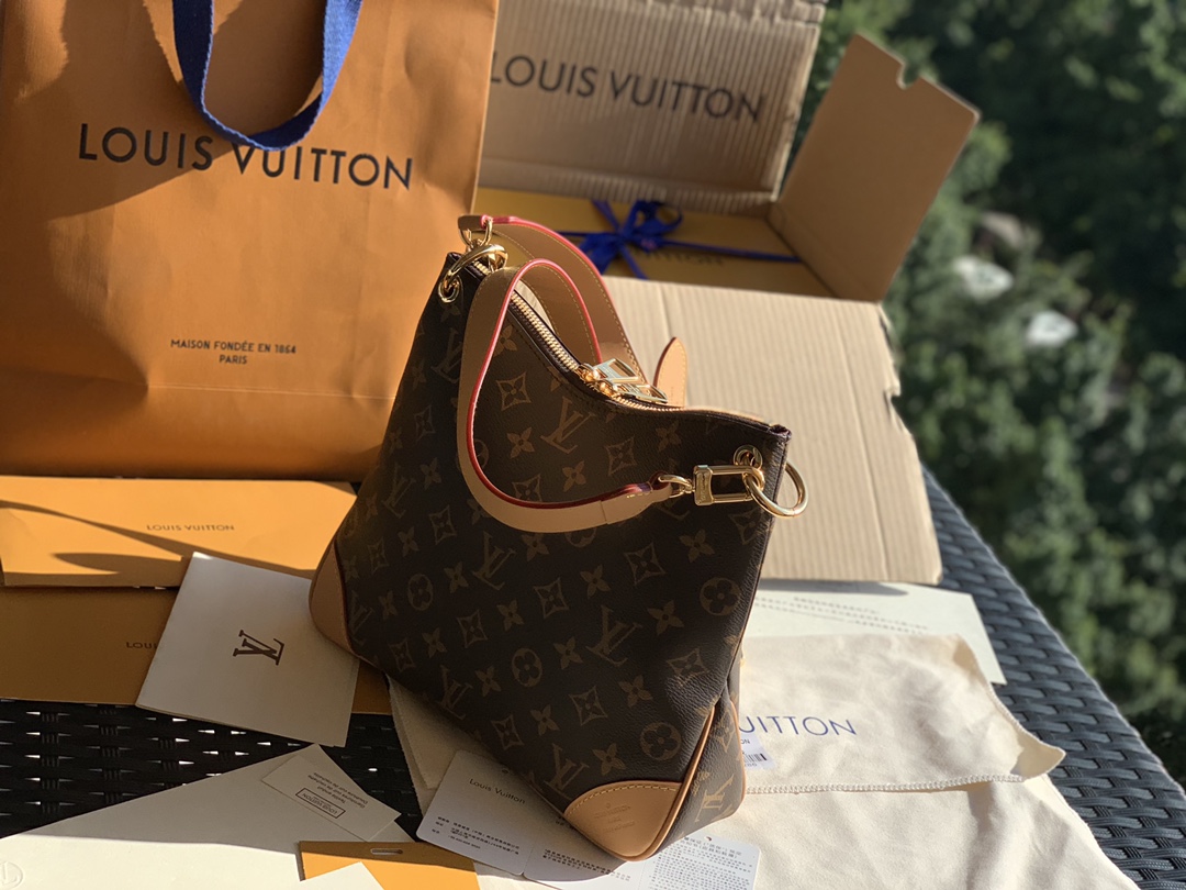 🌼 m45354 尺寸28 x 25 x 9 cm亲们瞧瞧这款，L*V新款odeon牛角包，官网1330