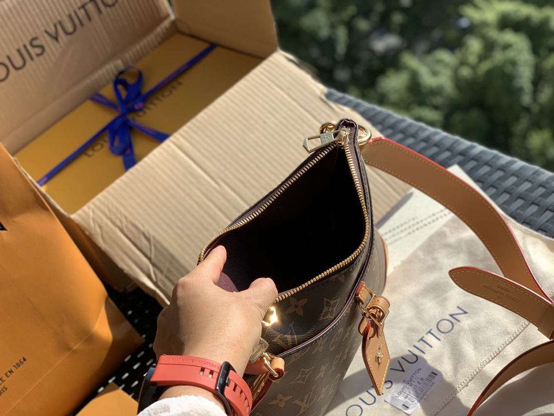 🌼 m45354 尺寸28 x 25 x 9 cm亲们瞧瞧这款，L*V新款odeon牛角包，官网1330