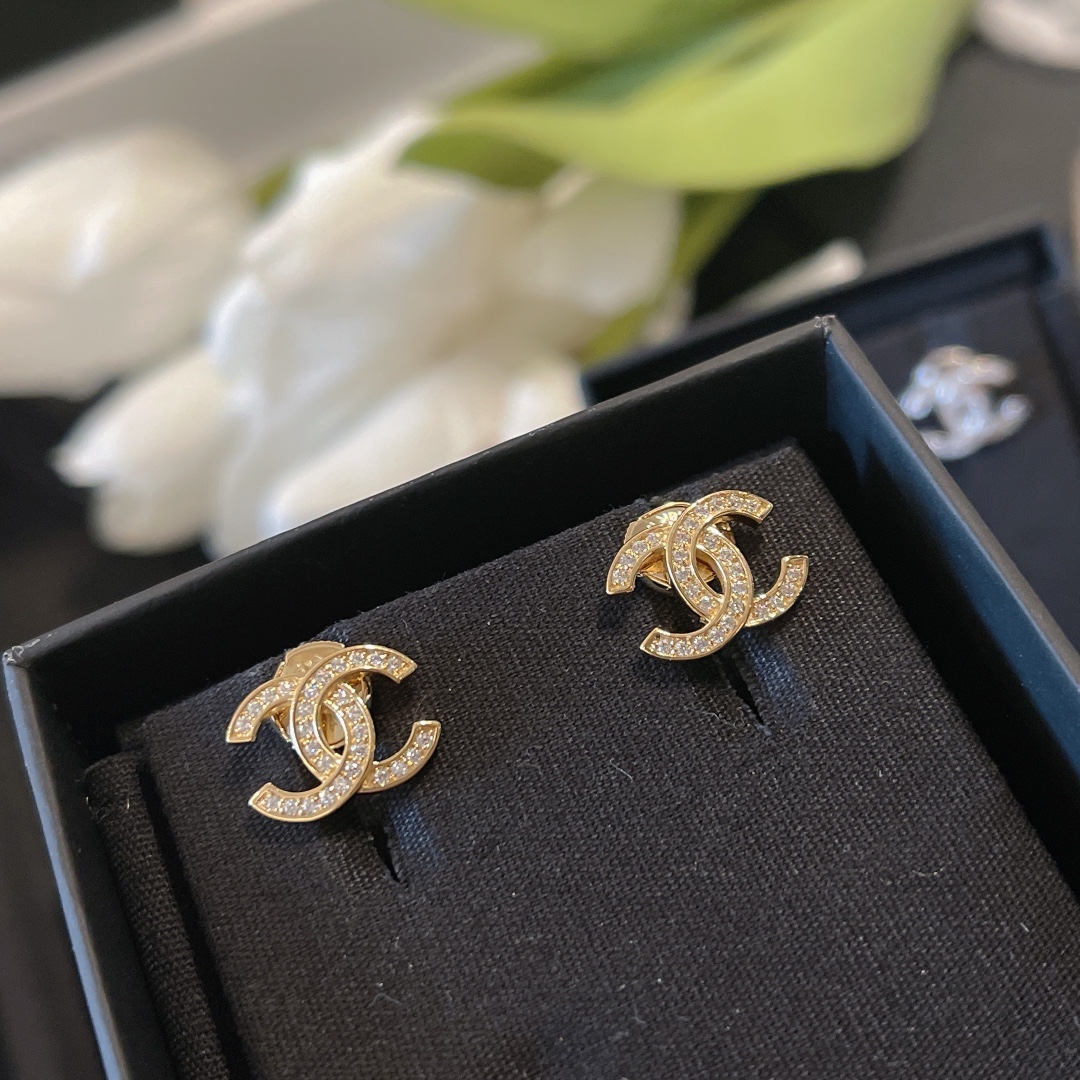 NO:631869,Xiaoxiang classic double C mini earrings, 88200, Cardia high-end jewelry19860909小香经典款双C迷你耳钉,88200,,卡迪亚高端饰品,Jewelry