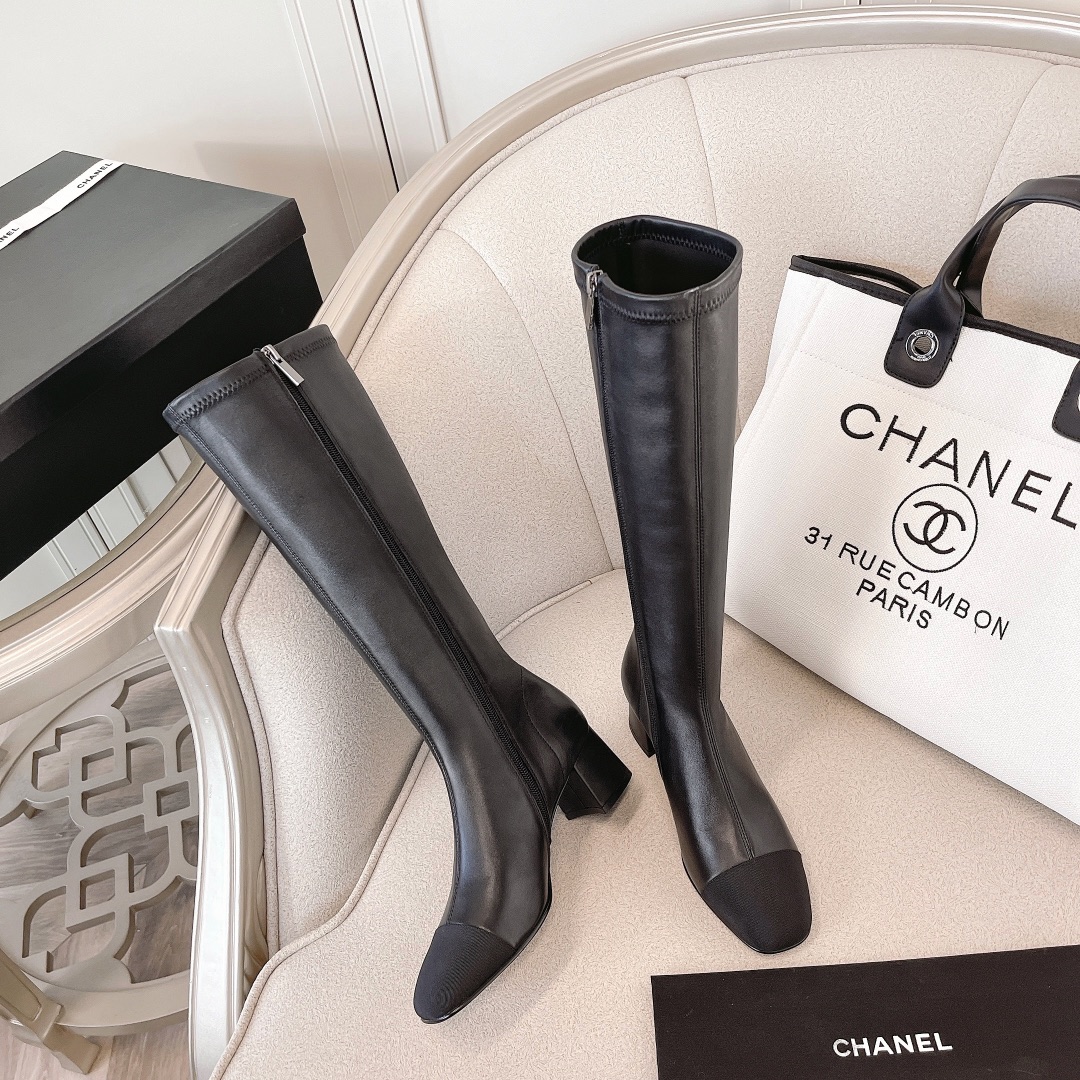 Chanel-Style Two-Tone Lambskin Ankle Boots with Block Heel and CC Logo 3 i1638609247 4353 1