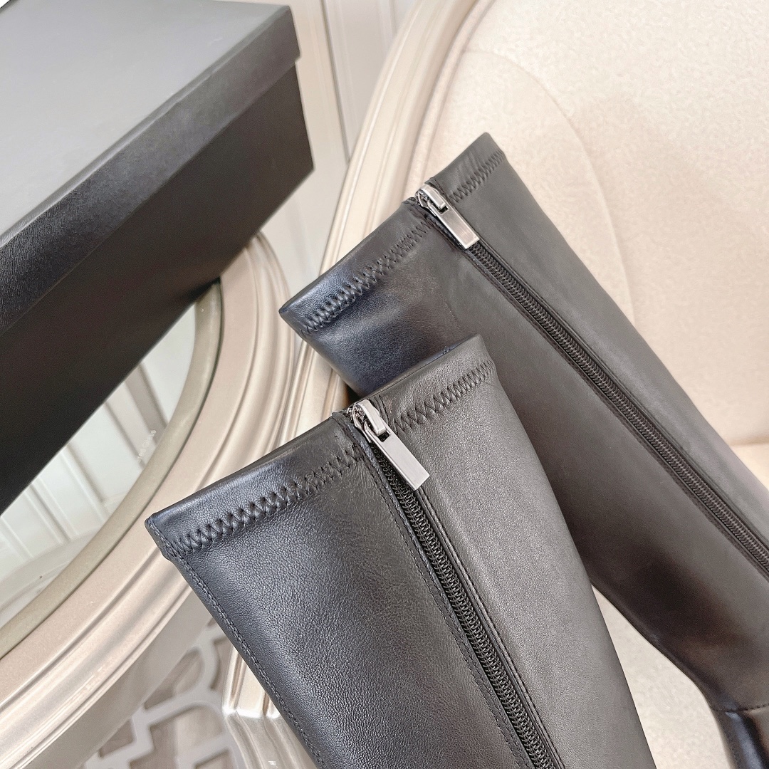 Chanel-Style Two-Tone Lambskin Ankle Boots with Block Heel and CC Logo 9 i1638609247 8054 7