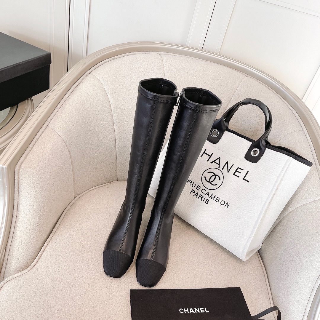 Chanel-Style Two-Tone Lambskin Ankle Boots with Block Heel and CC Logo 5 i1638609247 9440 3