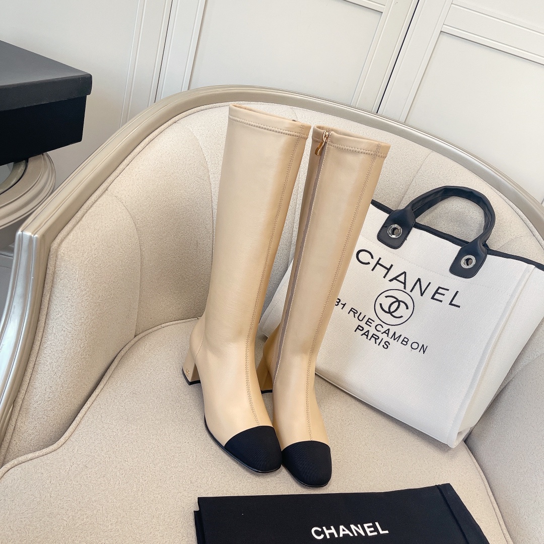 Elegant Chanel-Style Ankle Boots with Block Heel and Lambskin Leather 4 i1638609847 6069 2