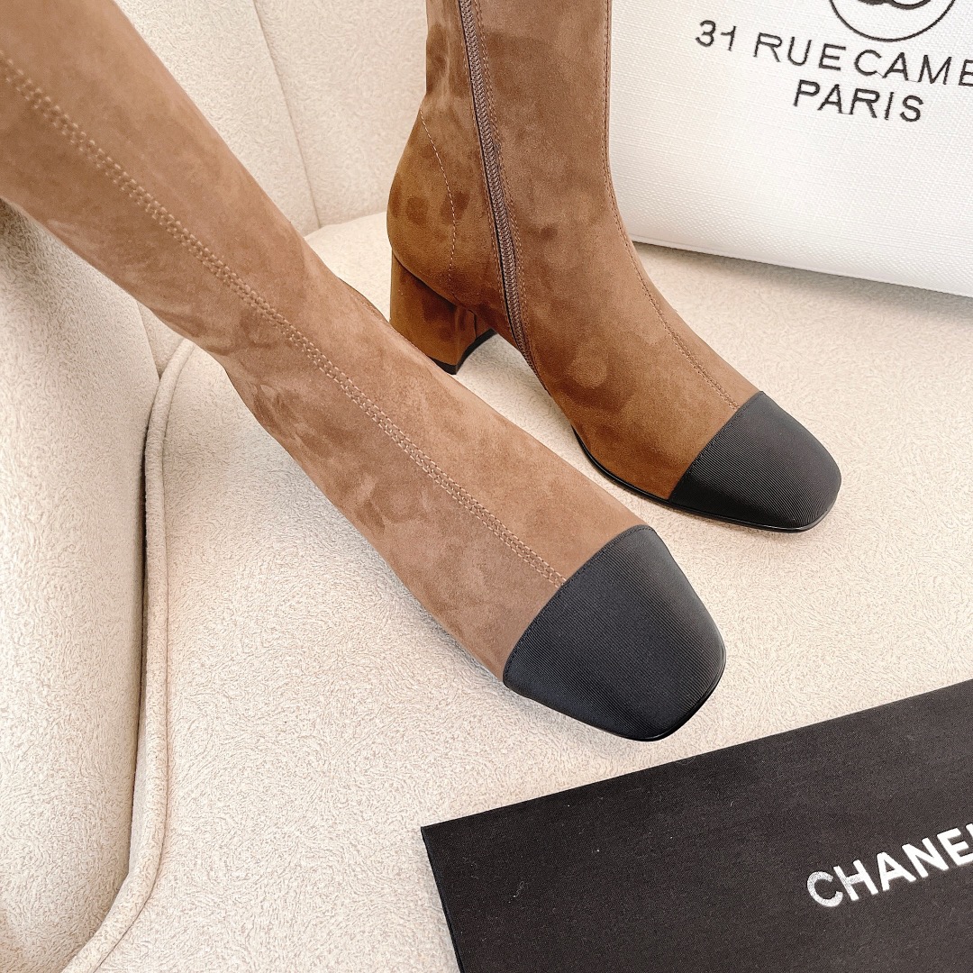 Elegant Chanel-Style Two-Tone Lambskin Ankle Boots with Block Heel 10 i1638609964 1980 8