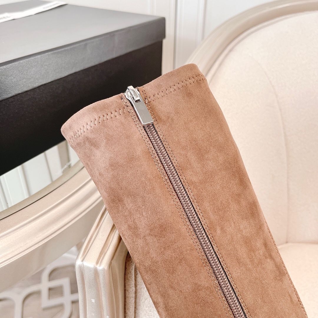 Elegant Chanel-Style Two-Tone Lambskin Ankle Boots with Block Heel 8 i1638609964 2337 6