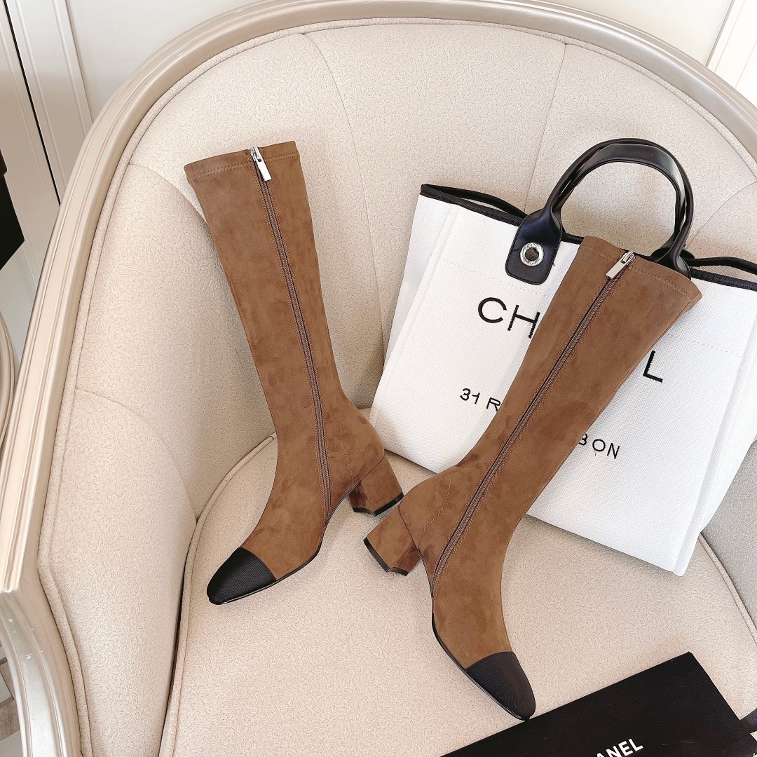 Elegant Chanel-Style Two-Tone Lambskin Ankle Boots with Block Heel 5 i1638609964 3430 3