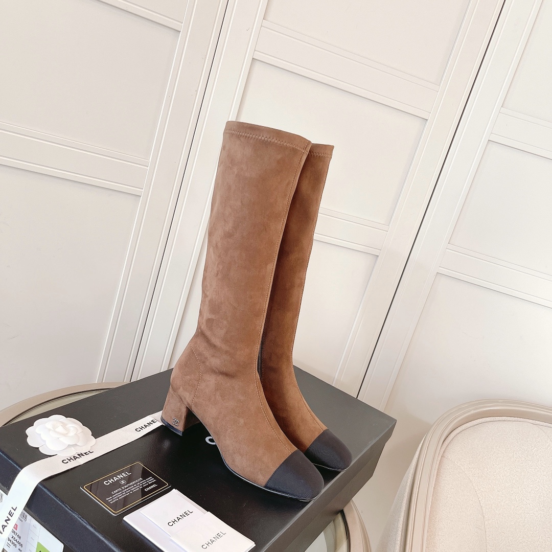 Elegant Chanel-Style Two-Tone Lambskin Ankle Boots with Block Heel 4 i1638609964 5024 2