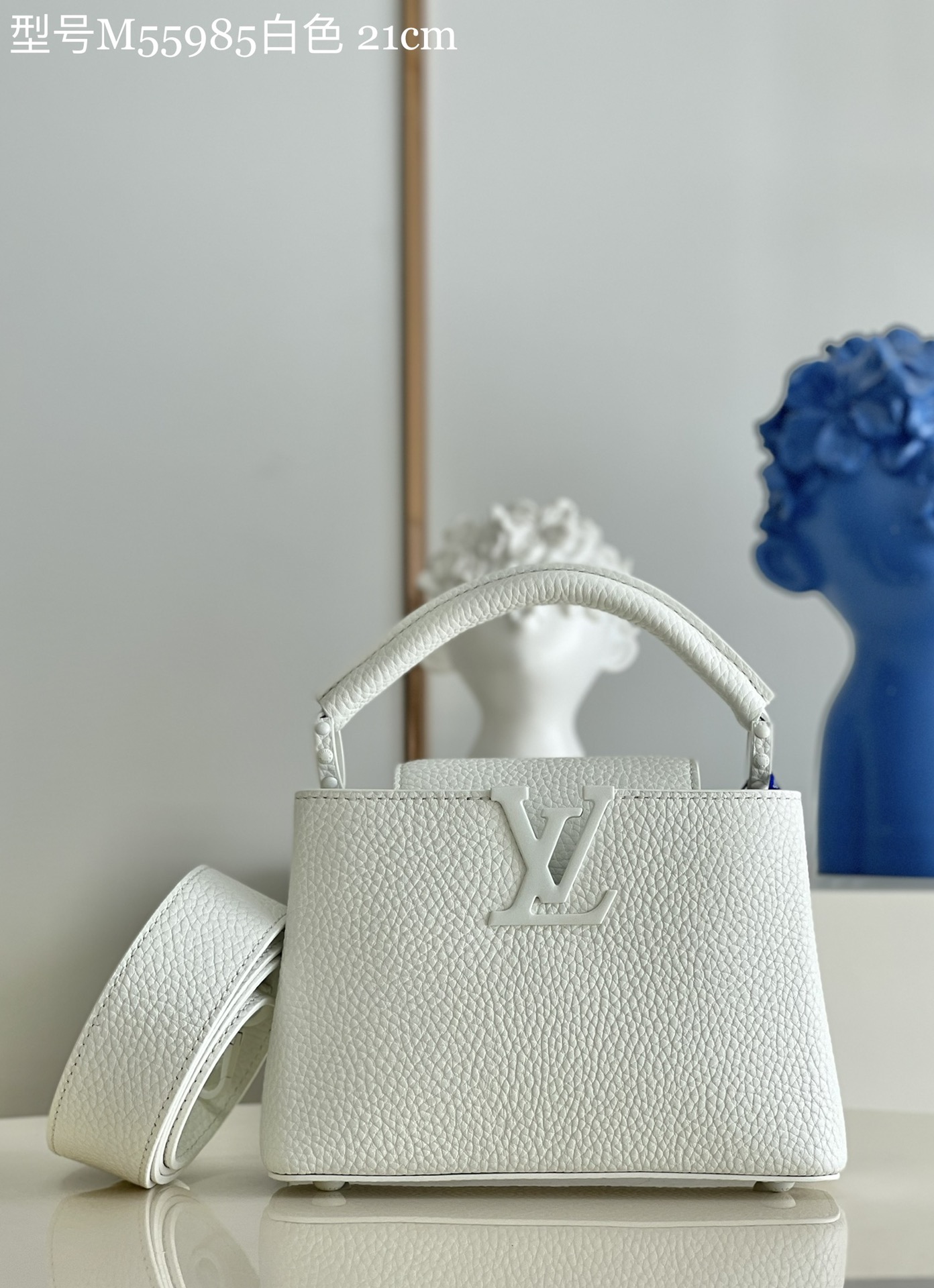 NO:398149,【Exclusive real photo of M55985 White Gun Building】M96467 M56071 Capucines Mini Handbag Imported Calfskin, shiny metal trim, unique Capucines cover can be included in the bag to display letter logos, and can be turned outwards. It presents Monogram Flower pattern size: 21x14x8 cm kl.1000,LV【original leather】,louis vuitton,cowhide19860909【独家实拍M55985白色枪楼】M96467 M56071 Capucines 迷你手袋 法国进口小牛皮,闪亮的金属饰件,特有的Capucines搭盖既可收入包内展示字母标识,又可外翻 呈现Monogram Flower图案 size:21x14x8 cm kl.1000,LV【原厂皮】,louis vuitton,cowhide,Bag