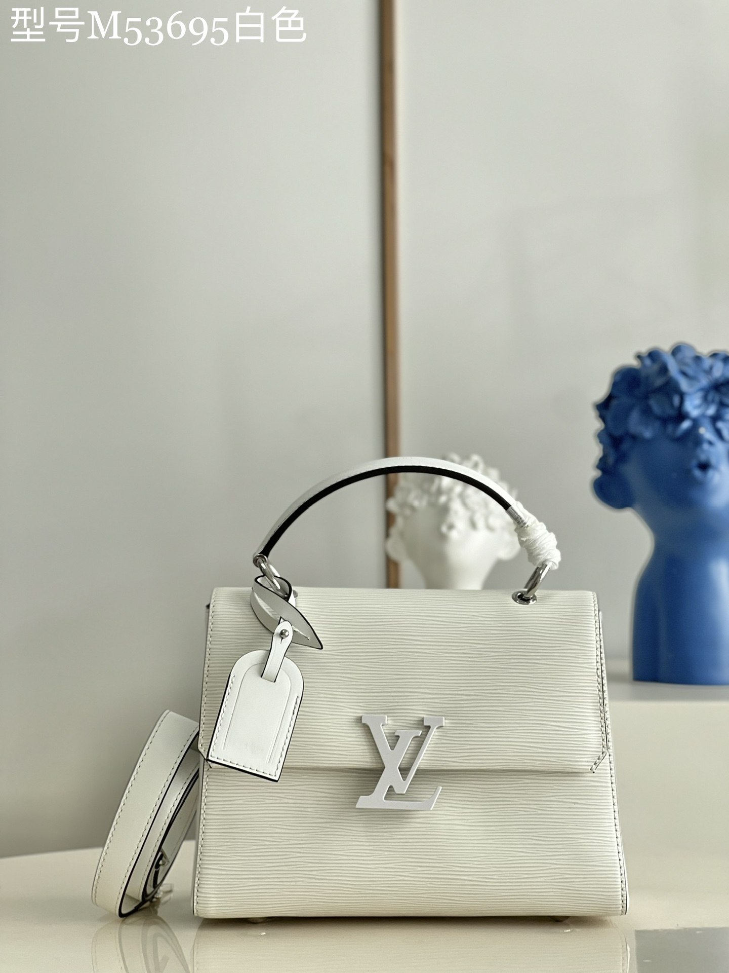 NO:398162,【Exclusive real photo M53695 white】Grenelle small handbag is made of Epi leather and smooth leather trim, eye-catching embellishment of large-size LV logo, with clear edges and corners without losing the gentle temperament. Use top handles and long shoulder straps, and replace them with your shoulders or crossbody to create elegant charm for daily travel. Size 26*20*12 sd.,LV [original leather],louis vuitton,rene caovilla19860909【独家实拍M53695白色】Grenelle 小号手袋取材 Epi 皮革和光滑皮革饰边,醒目点缀大号同色 LV 标识,棱角分明而不失温婉气质.巧用顶部手柄和长肩带,肩背或斜挎随心而换,为日常出行雕琢优雅之韵.尺寸26*20*12 sd.,LV【原厂皮】,louis vuitton,rene caovilla,Bag