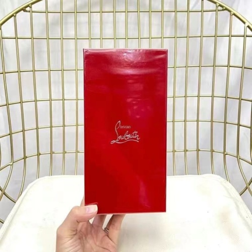 Christian Louboutin Loubicrown Eau de Parfum - 90ml Oriental Woody Scent 1 Christian Louboutin Loubicrown Eau de Parfum - 90ml Oriental Woody Scent
