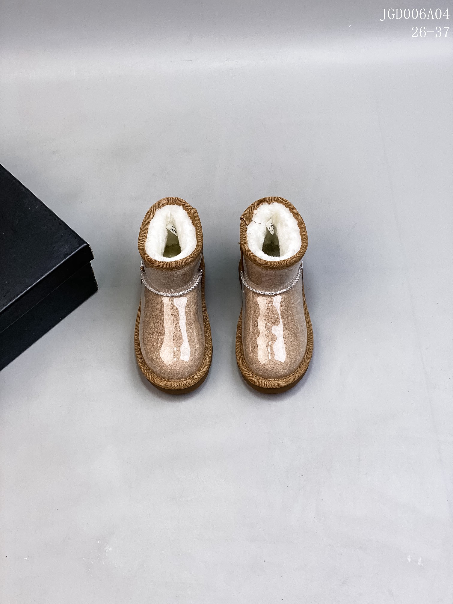 图片[9]-🍒UGG 2021爆版周冬雨同款果冻鞋明星同款秋冬新款加绒潮流棉鞋糖果透明儿童雪地靴短筒防水防滑保暖厚底一脚蹬童鞋亲了鞋 🍎材料：进口莱卡面+织带+内里羊羔毛+内里混纺羊毛+橡胶防滑底 颜色：米色，奶茶色，粉色，黑色，豹纹色 号码：26-37码-选品中心